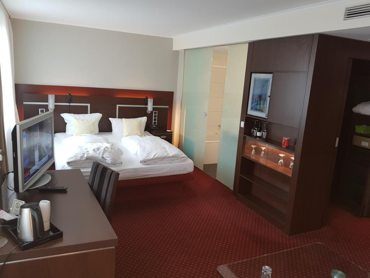 Superior Plus Single Room,702511261:JPEG